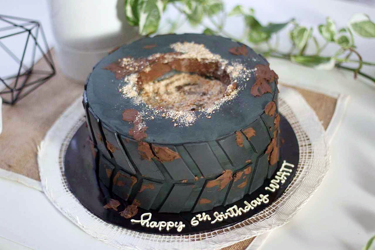 Tyre cake for a 30th | Tire cake, Car cake, Cake